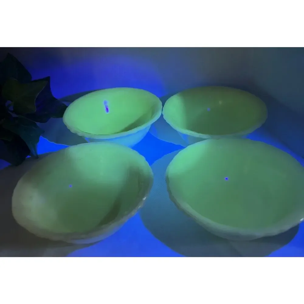 4 McKee Uranium Custard Ivory Laurel Wreath Glass Berry Bowls